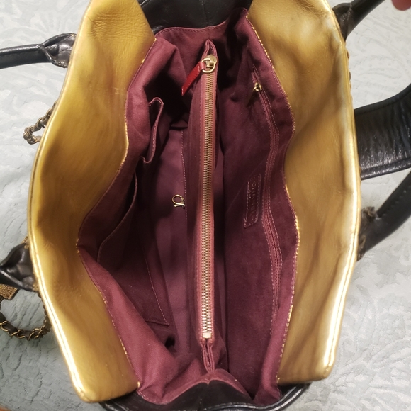 CHANEL Paris-Bombay Stingray Tote - Picture 8 of 17